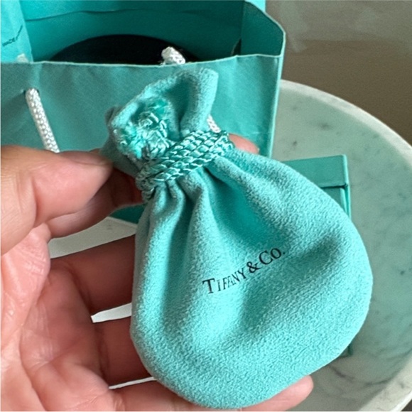 Tiffany & Co. Diamond & 18K Paloma Picasso ‘Loving Heart’ Necklace - Picture 10 of 13